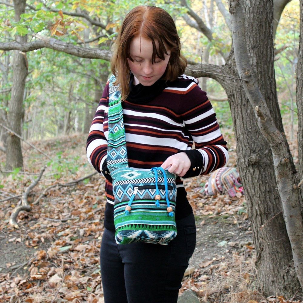 Teal Jacquard Sling Bag mit Ethno-Design – Stylische Umhängetasche für Reisen