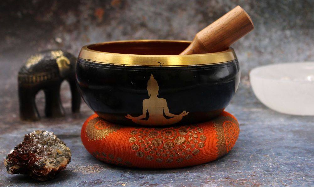 Großes Meditations-Klangschalen-Set - Buddha-Motiv – Schale, Doppelstock, Kissen