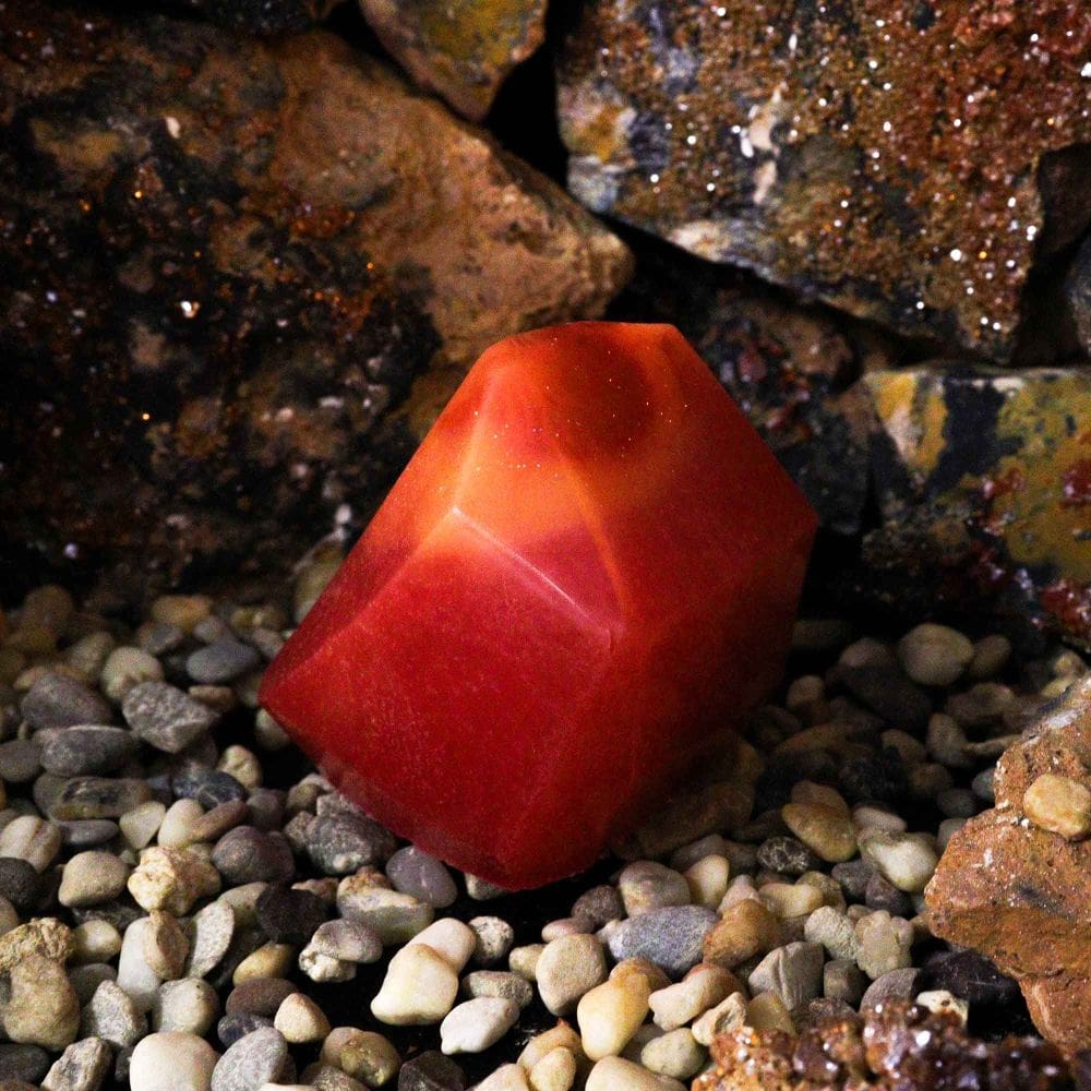 Crystal Elemental Soap „Fire“ – Steinseife mit Edelsteinkern, feurig-aromatisch