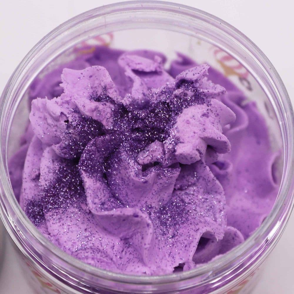 Frosted Sugar Plum Whipped Soap 120 g – Fluffige Seife mit Zuckerpflaumen-Aroma