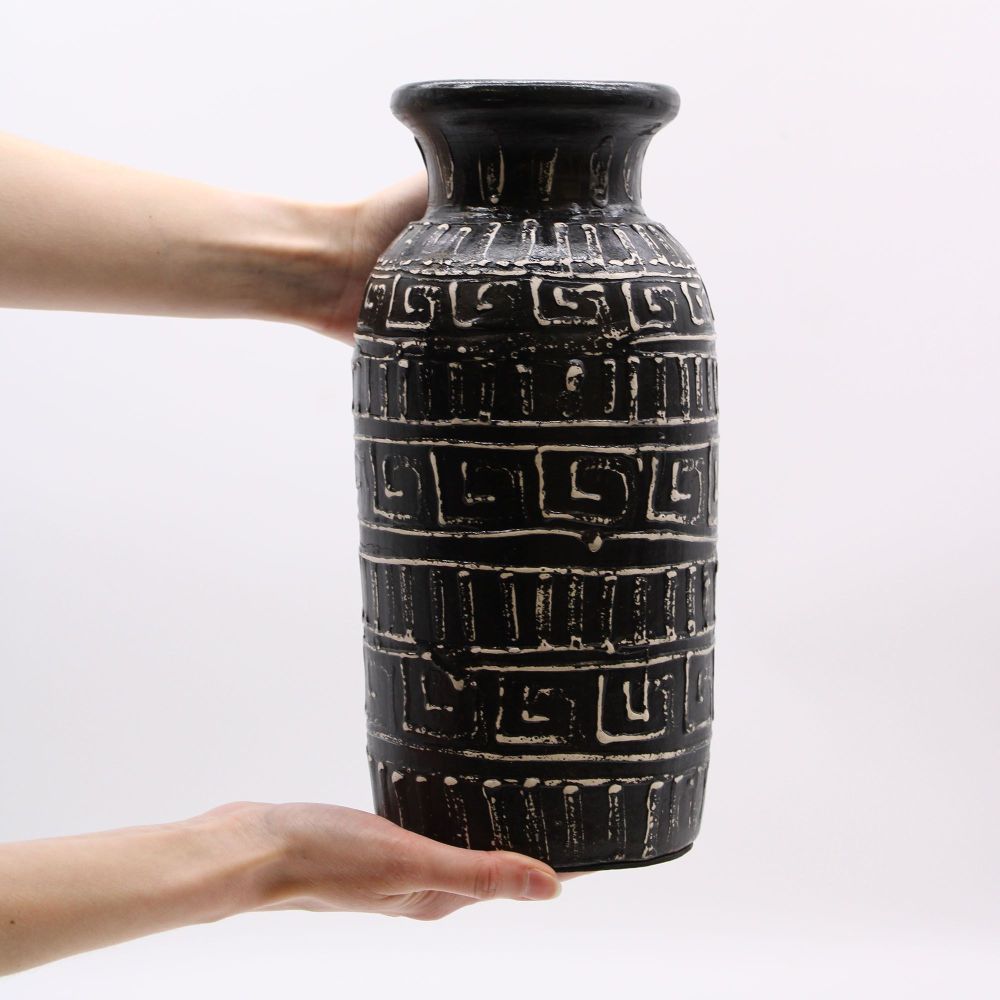 Terrakotta-Vase „Greek Straight“ – Chocolate-Farbton, geradliniges Design
