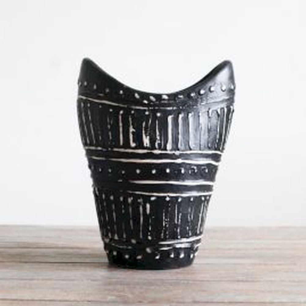 Swirls Shaped Vase – Chocolate - Terrakotta-Vase - Handgefertigt auf Lombok