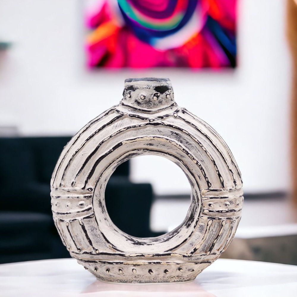 Cream Donut Vase – handgefertigte Terrakotta aus Lombok, dekoratives Highlight