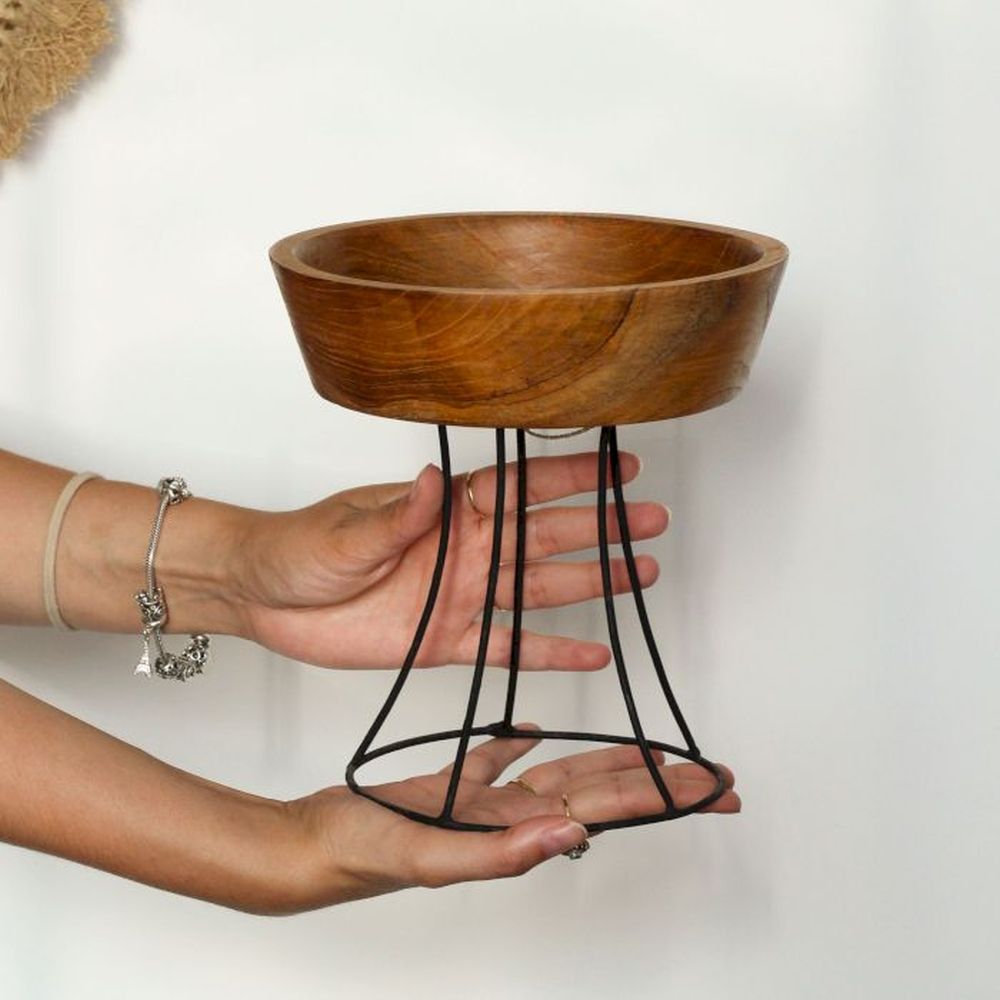 Elevated Teak Bowl – Holzschale erhöht präsentiert für vielseitige Nutzung