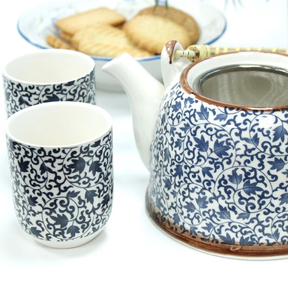 Keramik-Teeset „Blue Pattern“ - Teekanne mit Metallsieb im Deckel & sechs Cups