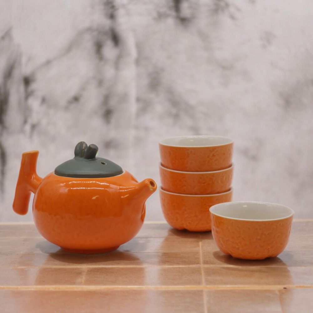 Originelles Teeset in Orange-Optik – Teekanne inkl. 4 Tassen - aus Keramik