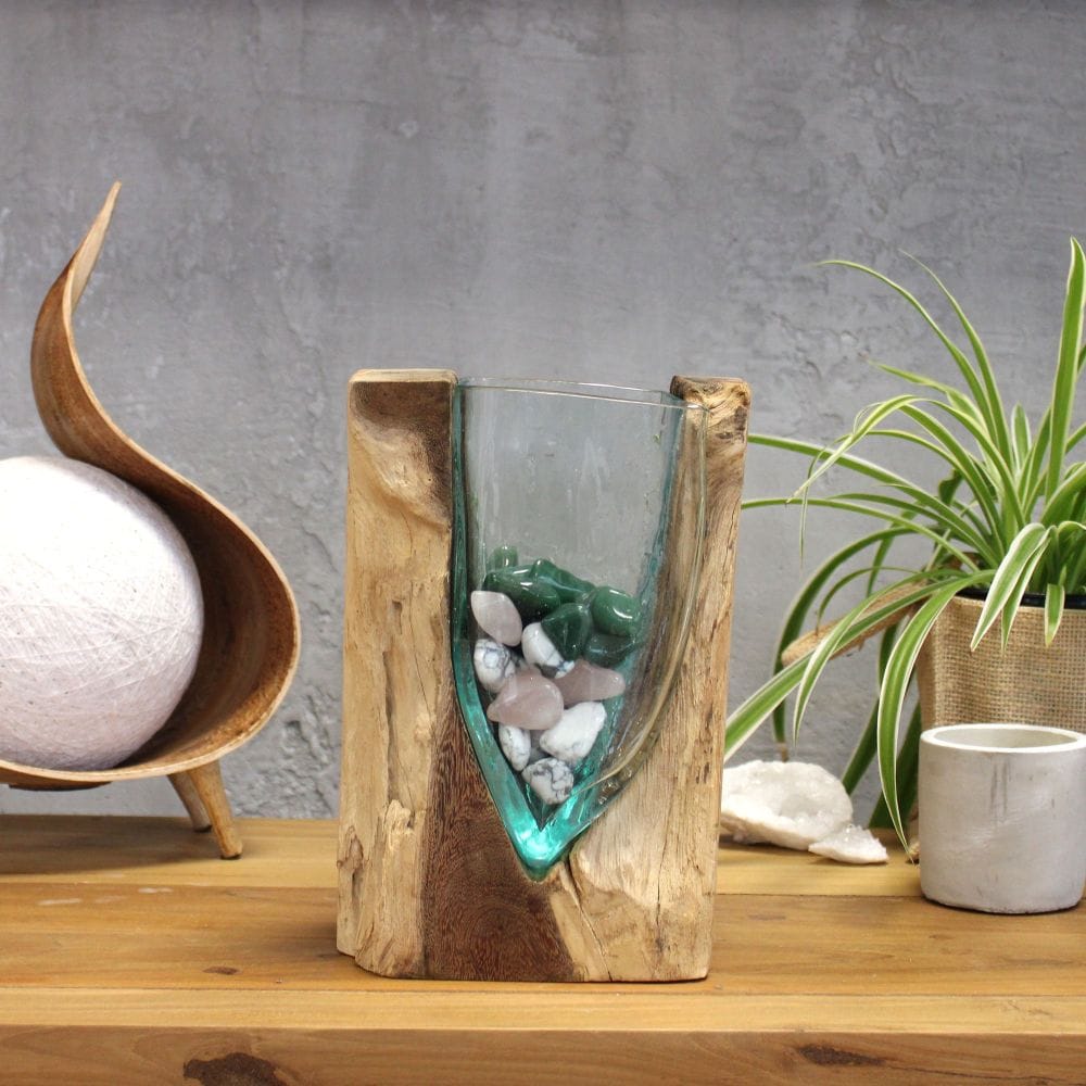 Glas on Wood - Kunstvolle V-förmige Glas-Vase auf Gamalholz - gefertigt auf Bali
