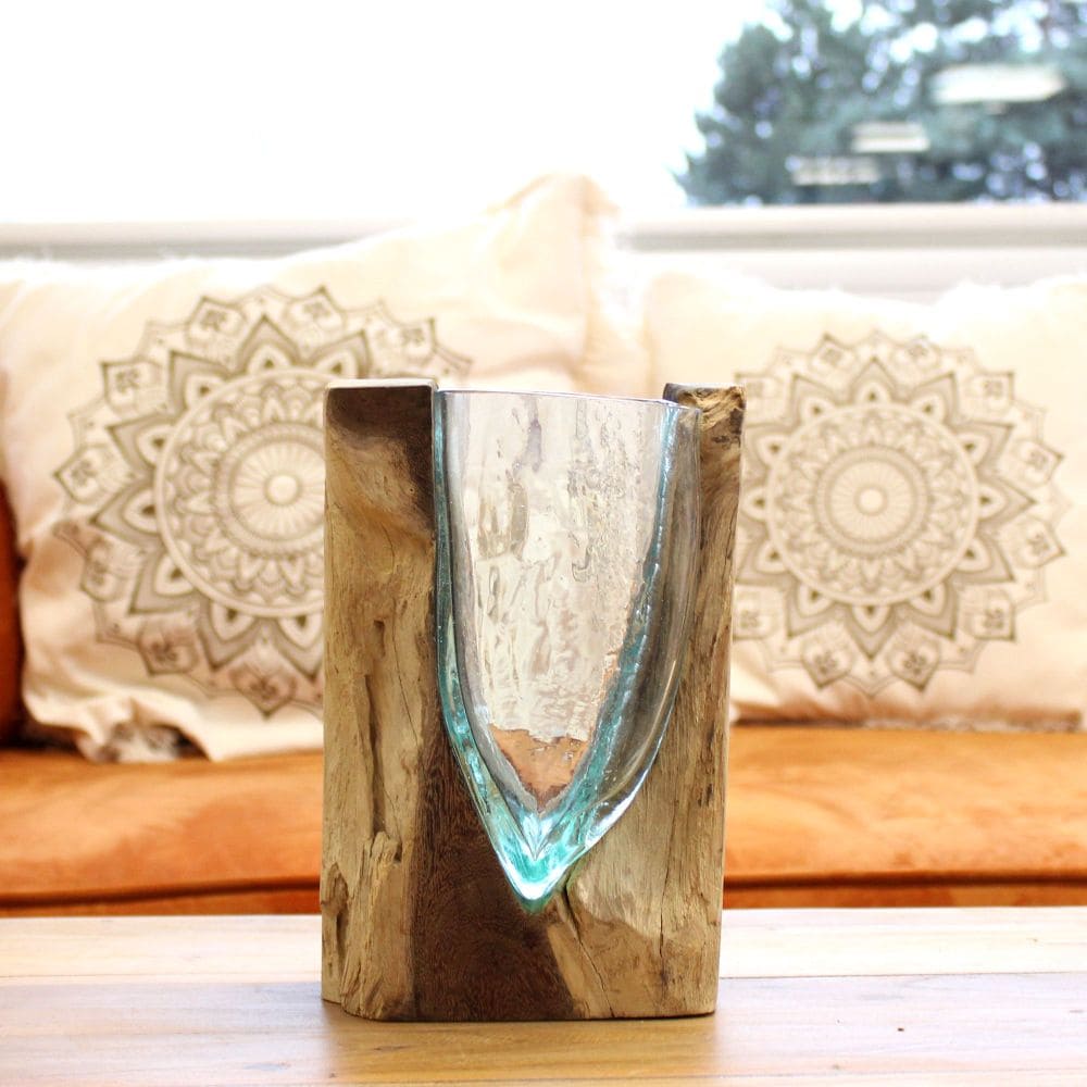 Glas on Wood - Kunstvolle V-förmige Glas-Vase auf Gamalholz - gefertigt auf Bali