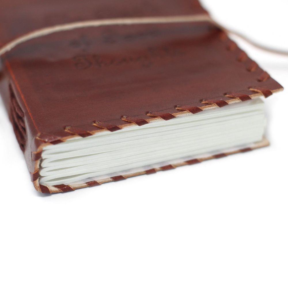 Leder Notizbuch Book of Thoughts – handgefertigtes Tagebuch mit Riemenverschluss
