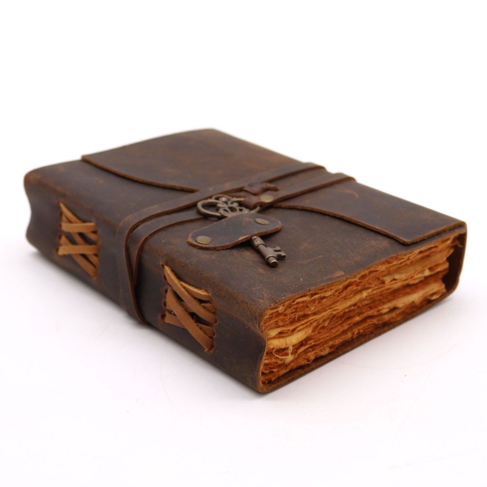Leder Tagebuch mit Schlüssel – geölter Einband, Deckle-edge Papier, 200 Seiten
