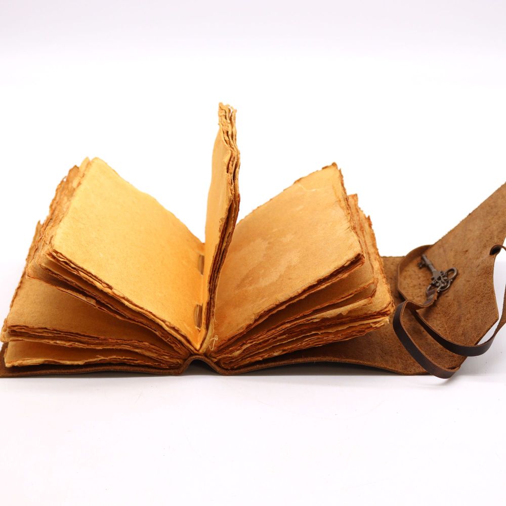 Leder Tagebuch mit Schlüssel – geölter Einband, Deckle-edge Papier, 200 Seiten