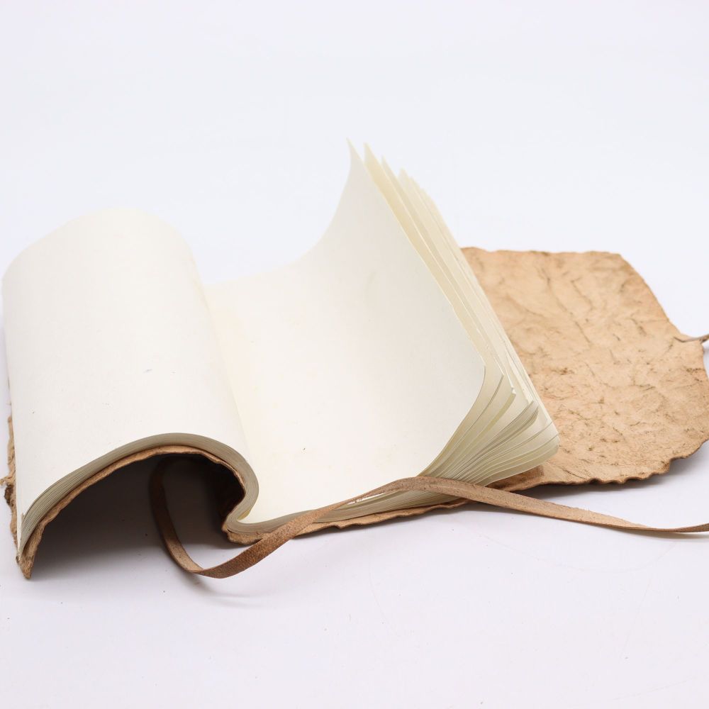 Travel Notebook Leder – handliches Reisetagebuch mit Wickelverschluss, 96 Seiten